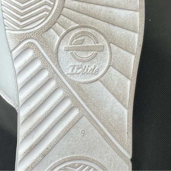 Men’s iSlides Lakers size 9 - Picture 4 of 4